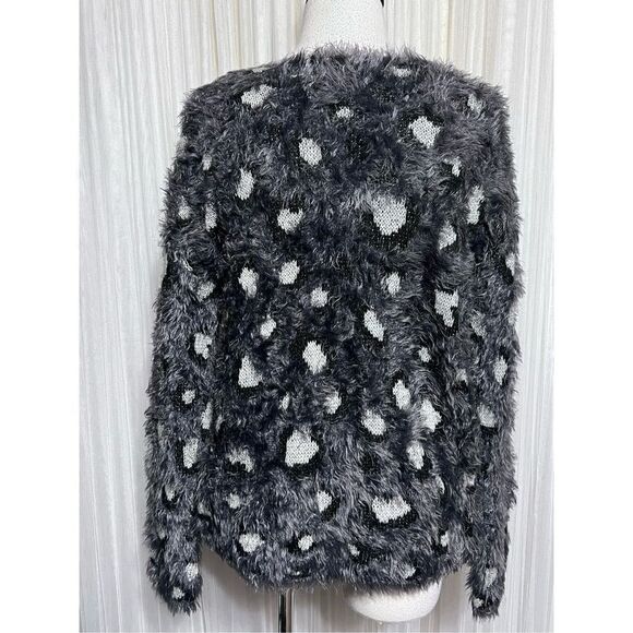 Item & Thread NWT Gray Eyelash Leopard Long Sleeve Sweater Size Small - Picture 3 of 5